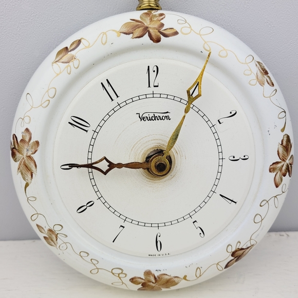Vintage Verichron Metal Wall Clock Hand Painted w/ Original Cord Tested Working - Picture 4 of 10